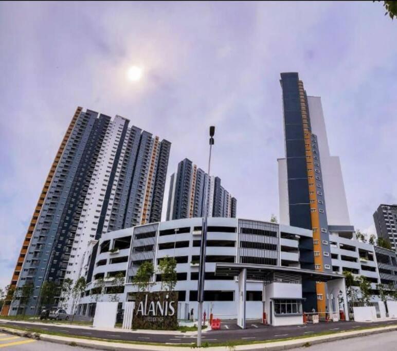 E. R Homestay 3R2B Nearby Klia Sepang Exterior photo