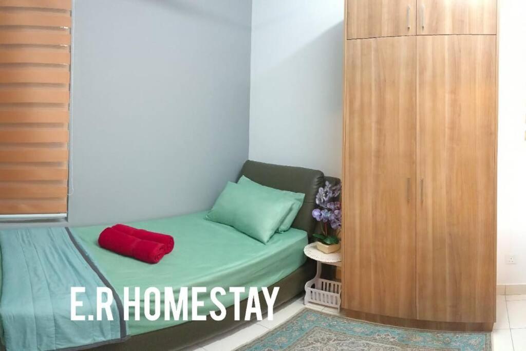 E. R Homestay 3R2B Nearby Klia Sepang Exterior photo