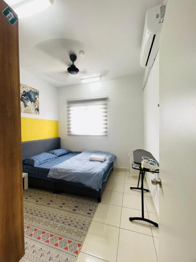 E. R Homestay 3R2B Nearby Klia Sepang Exterior photo
