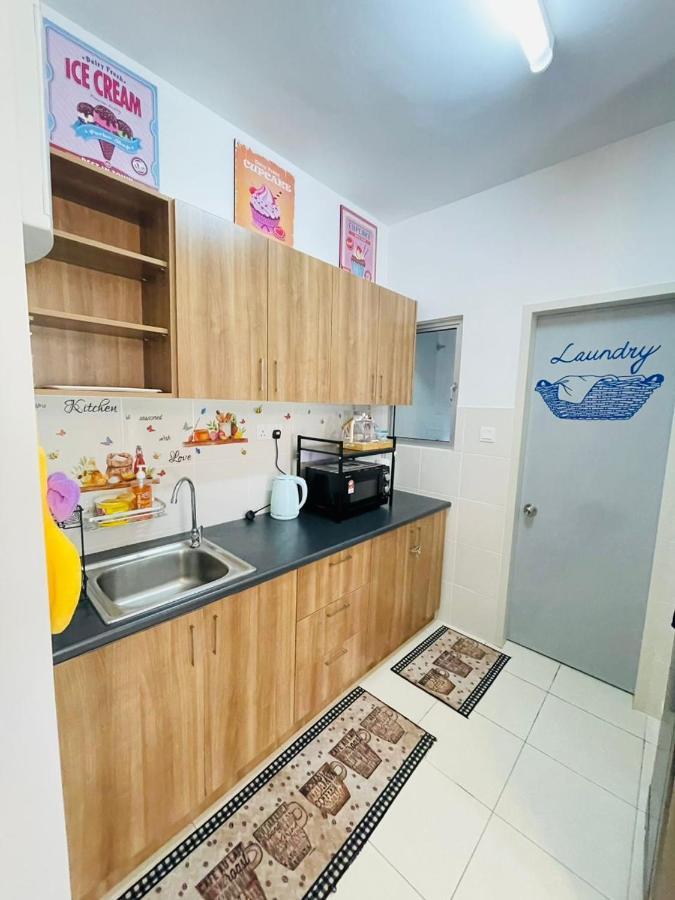 E. R Homestay 3R2B Nearby Klia Sepang Exterior photo