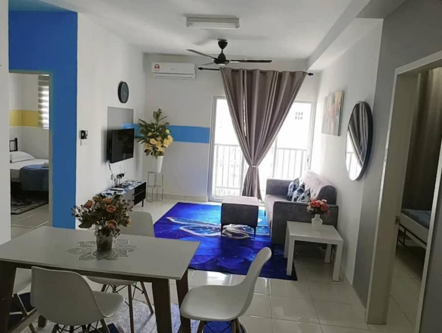 E. R Homestay 3R2B Nearby Klia Sepang Exterior photo